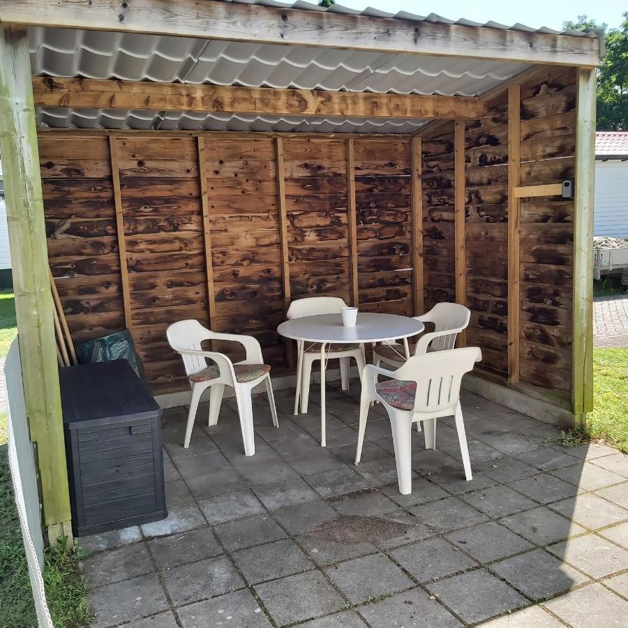 Ruim En Gezellig Chalet Voor 2 Personen Op De Veluwe Recreatiepark De Oude Driest プッテン エクステリア 写真