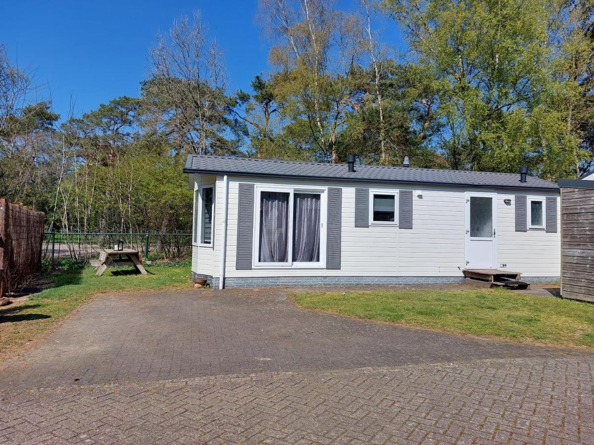 Ruim En Gezellig Chalet Voor 2 Personen Op De Veluwe Recreatiepark De Oude Driest プッテン エクステリア 写真