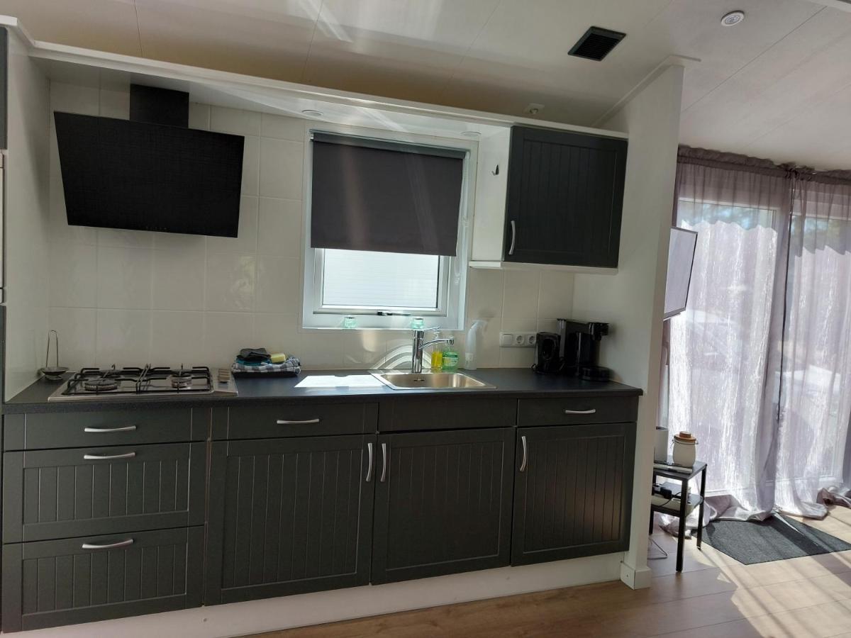Ruim En Gezellig Chalet Voor 2 Personen Op De Veluwe Recreatiepark De Oude Driest プッテン エクステリア 写真