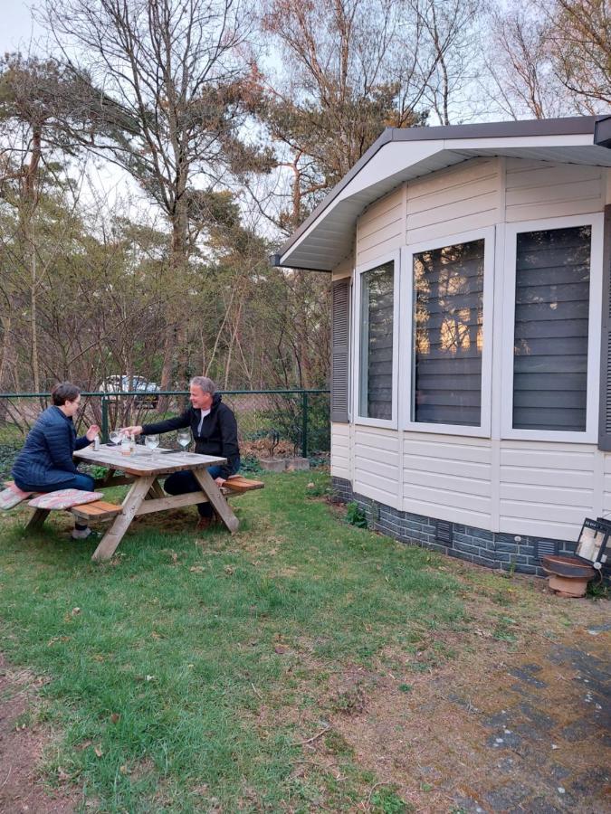 Ruim En Gezellig Chalet Voor 2 Personen Op De Veluwe Recreatiepark De Oude Driest プッテン エクステリア 写真