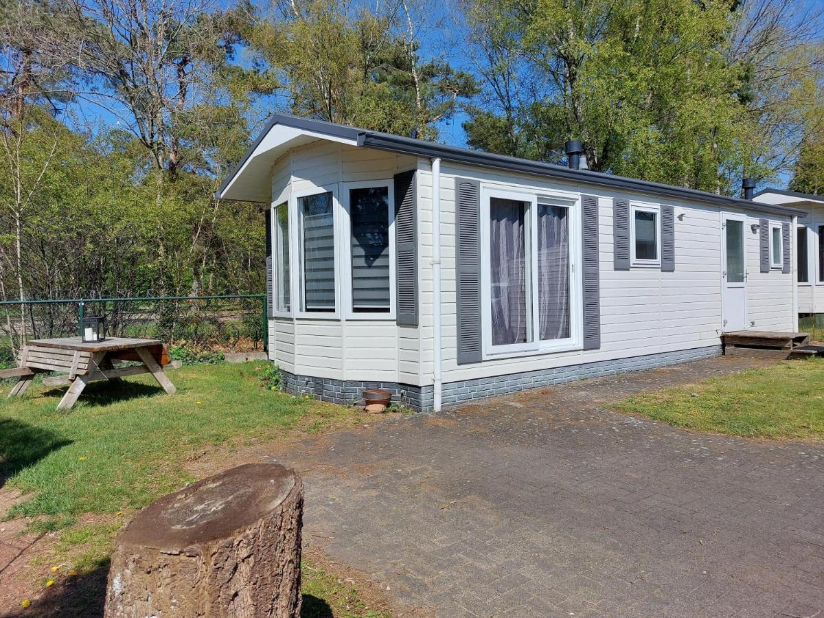 Ruim En Gezellig Chalet Voor 2 Personen Op De Veluwe Recreatiepark De Oude Driest プッテン エクステリア 写真